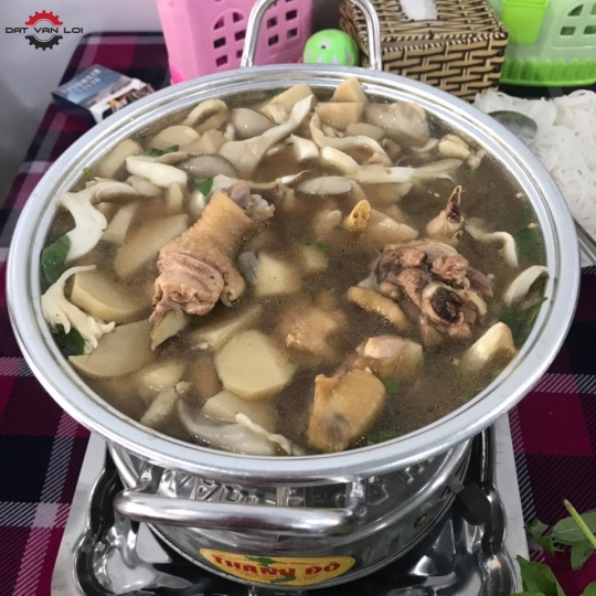 Lẩu Gà Lá É Vừa từ 3 - 5 người ăn